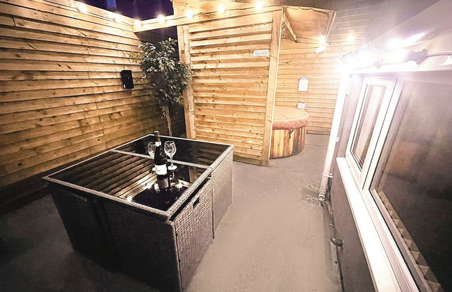 Albert Luxury Hottub and Jacuzzi Apartments - Foto 45