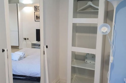 Photo 9 - Lux Kings RD City Centre Studio Apartment Reading