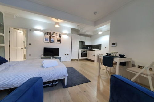 Photo 7 - Lux Kings RD City Centre Studio Apartment Reading