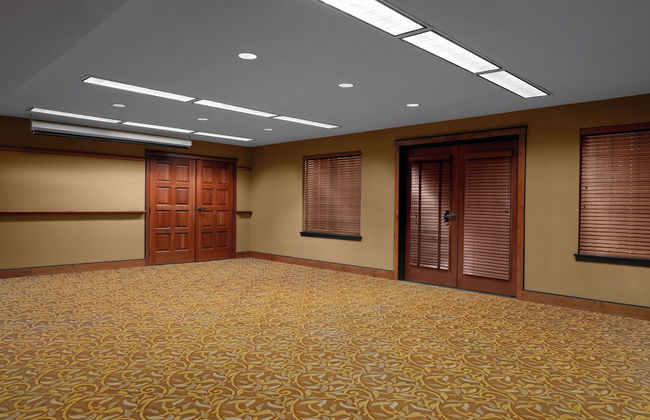 Larkspur Landing Extended Stay Suites Hillsboro - Photo 24