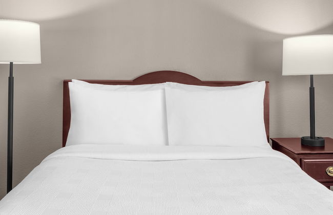 Larkspur Landing Extended Stay Suites Hillsboro - Photo 6