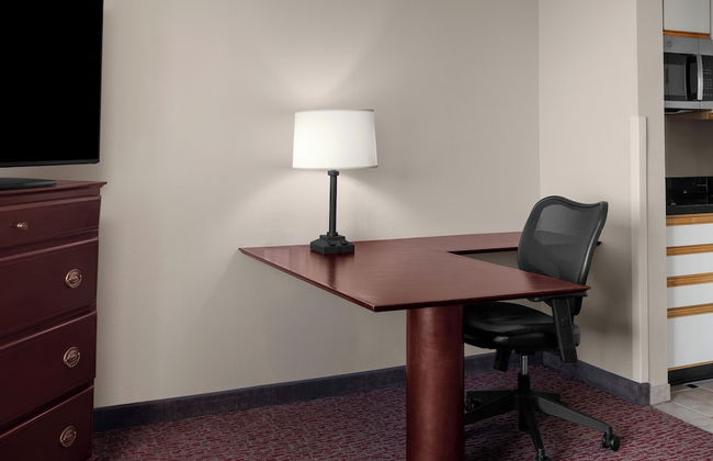 Larkspur Landing Extended Stay Suites Hillsboro - Photo 14
