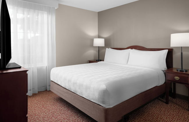 Larkspur Landing Extended Stay Suites Hillsboro - Photo 4