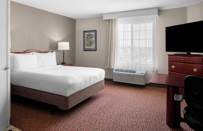 Larkspur Landing Extended Stay Suites Hillsboro - Photo 7