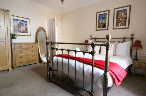 Photo 2 - JOIVY Perfect Location - Stylish 2bd Rose St Apartment