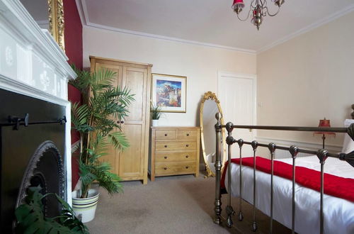 Photo 8 - Perfect Location - Stylish 2bd Rose St Apartment