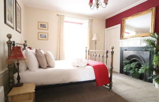 Photo 3 - Perfect Location - Stylish 2bd Rose St Apartment