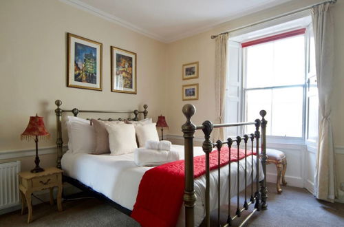 Photo 4 - JOIVY Perfect Location - Stylish 2bd Rose St Apartment