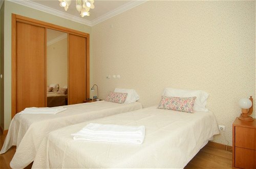 Foto 1 - Gorgeous 3 Bedroom Apartment with Balcony in Lisbon