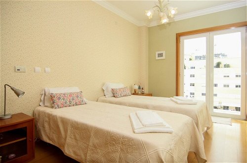 Photo 7 - Gorgeous 3 Bedroom Apartment with Balcony in Lisbon