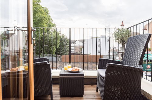 Photo 10 - Luxury Flat With sw Balcony in Fulham Broadway