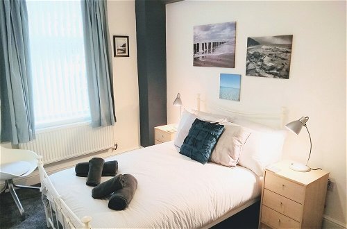 Foto 3 - Modern Comfy 2-bedroom Flat in St Helens