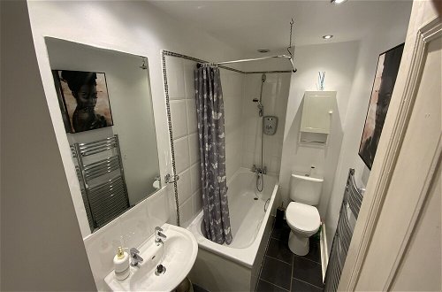 Foto 18 - Stunning 1-bed Apartment in Aberdeen City Centre
