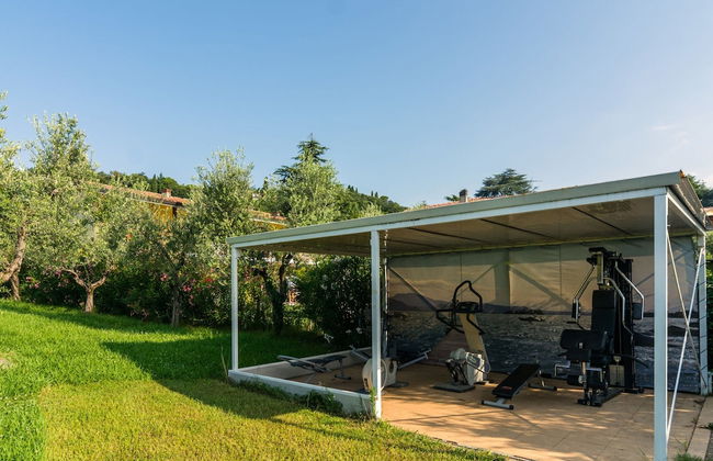Mansion by Lake Garda With Pools & Olive Trees - Foto 28