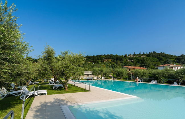 Mansion by Lake Garda With Pools & Olive Trees - Foto 15