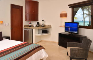 Photo 3 - Playa Palms Beach Hotel