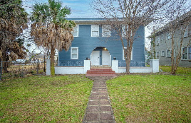 Impressive Cozy Historic 3BR Apt 101 Near Downtown - Photo 1