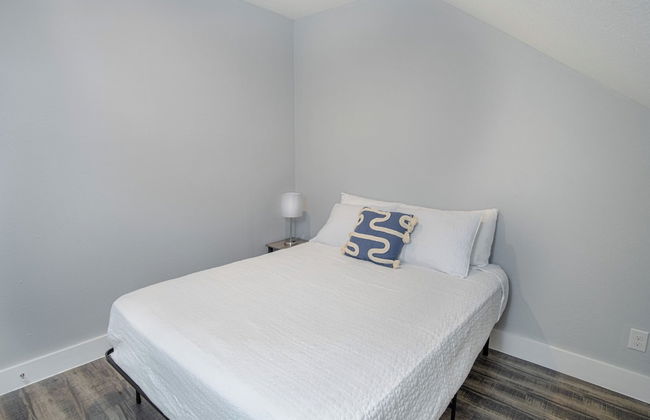Impressive Cozy Historic 3BR Apt 101 Near Downtown - Photo 7