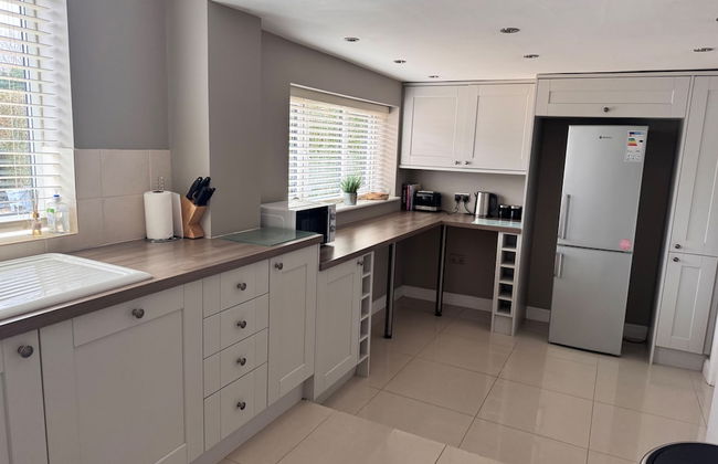 Pet-friendly - 2 Bedrooms Bungalow hot tub Parking - Foto 6