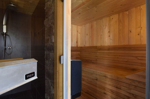 Foto 25 - Grandeur Villa with Sauna & Hot Tub in Durbuy