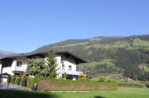 Photo 12 - Apartment in Aschau im Zillertal With Balcony