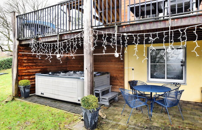 Cozy & Luxurious Chalet with Sauna, Hot Tub, Large Garden, Covered Terrace - Photo 18
