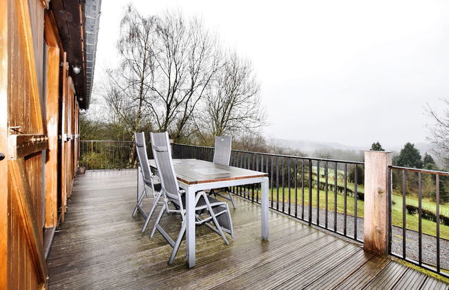 Cozy & Luxurious Chalet with Sauna, Hot Tub, Large Garden, Covered Terrace - Photo 17