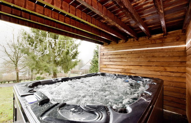 Cozy & Luxurious Chalet with Sauna, Hot Tub, Large Garden, Covered Terrace - Photo 23