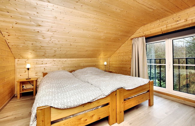 Cozy & Luxurious Chalet with Sauna, Hot Tub, Large Garden, Covered Terrace - Photo 4
