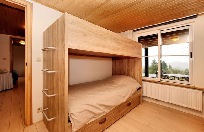 Cozy & Luxurious Chalet with Sauna, Hot Tub, Large Garden, Covered Terrace - Photo 9