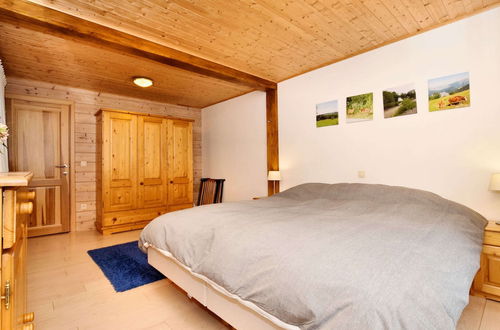 Foto 7 - Cozy & Luxurious Chalet with Sauna, Hot Tub, Large Garden, Covered Terrace