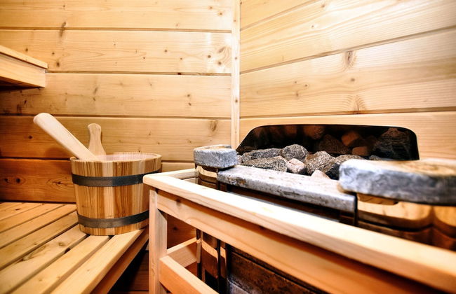 Cozy & Luxurious Chalet with Sauna, Hot Tub, Large Garden, Covered Terrace - Photo 24