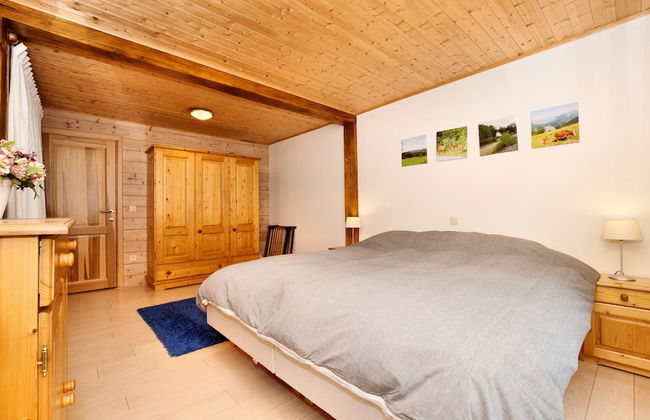 Cozy & Luxurious Chalet with Sauna, Hot Tub, Large Garden, Covered Terrace - Photo 10