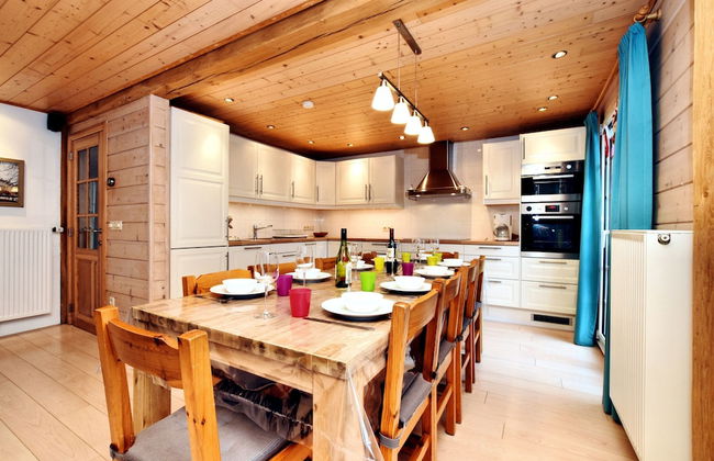 Cozy & Luxurious Chalet with Sauna, Hot Tub, Large Garden, Covered Terrace - Photo 32