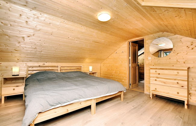 Cozy & Luxurious Chalet with Sauna, Hot Tub, Large Garden, Covered Terrace - Photo 3