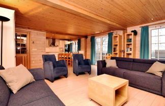 Foto 3 - Cozy & Luxurious Chalet with Sauna, Hot Tub, Large Garden, Covered Terrace