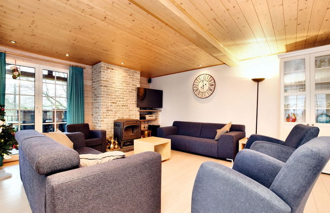 Cozy & Luxurious Chalet with Sauna, Hot Tub, Large Garden, Covered Terrace - Photo 14