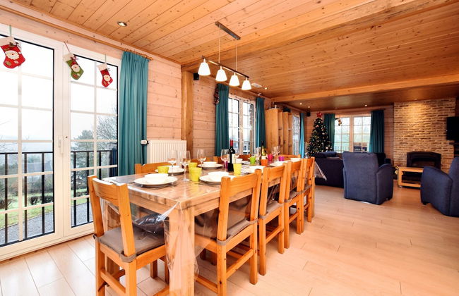 Cozy & Luxurious Chalet with Sauna, Hot Tub, Large Garden, Covered Terrace - Photo 31