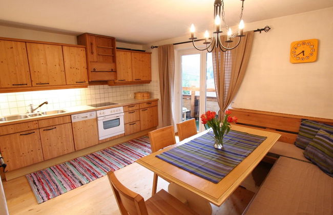 Huge Holiday Home in Hopfgarten im Brixental near Ski Lift - Photo 11