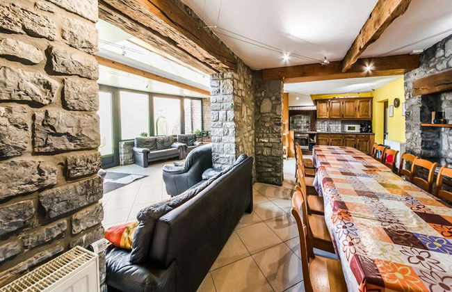 Stone Cottage with Sauna & Hot Tub near Cave of Lorette in Rochefort - Foto 32