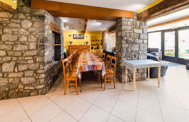 Stone Cottage with Sauna & Hot Tub near Cave of Lorette in Rochefort - Foto 35