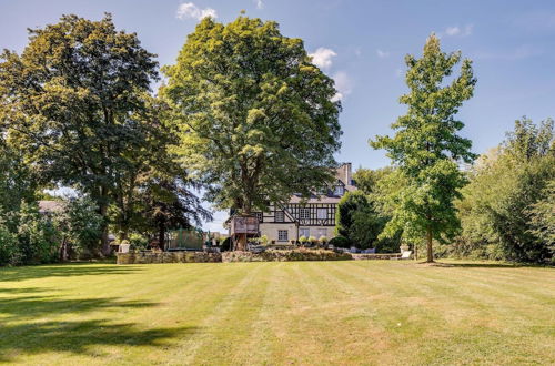 Photo 36 - Imposing Holiday Home in Vielsalm With Recreation Room & Tennis Court