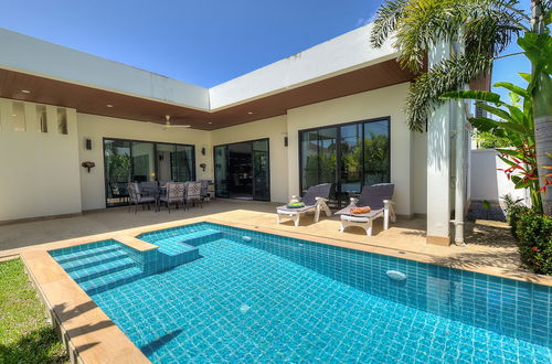 Photo 19 - West Facing 3BR Pool Villa by Intira