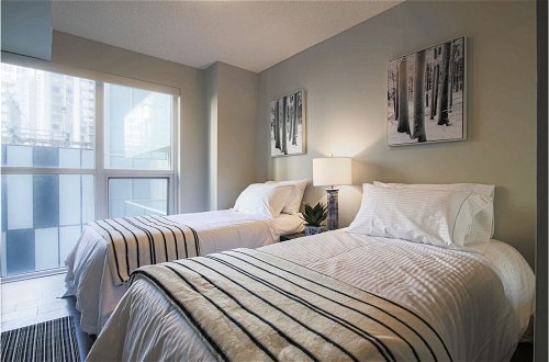 Photo 11 - Life Suites Loft - CN Tower
