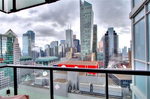 Photo 61 - Life Suites Loft - CN Tower
