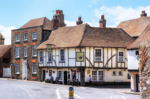 Photo 39 - Charming 2-bed Apartment in Sandwich in Kent