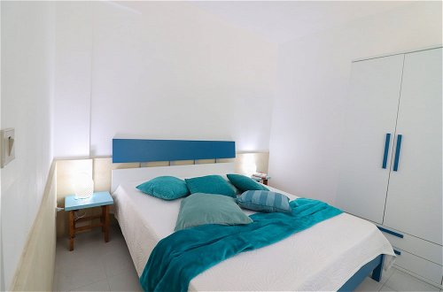 Foto 6 - Holiday Apartment With Air Conditioning And Panoramic Sea View; Pets Allowed
