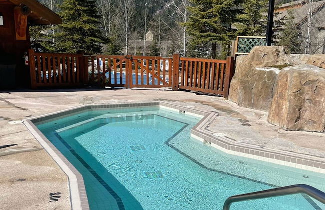 SPACIOUS 2-Br 2-Ba | Ski In/Out | Pool & Hot Tubs | in Heart of PANORAMA RESORT - Foto 18