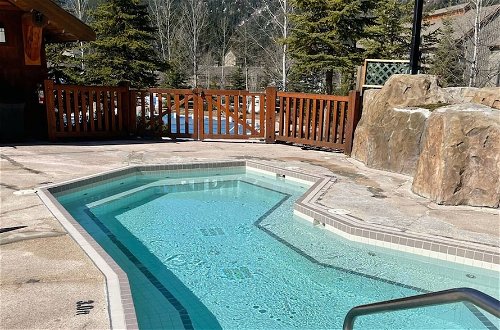 Photo 18 - SPACIOUS 2-Br 2-Ba | Ski In/Out | Pool & Hot Tubs | in Heart of PANORAMA RESORT