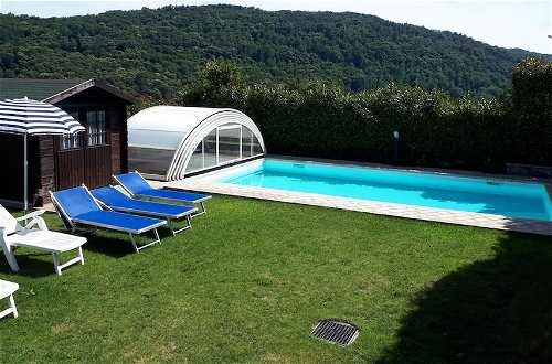 Foto 26 - Chalet Dania With Garden Pool and Lake View